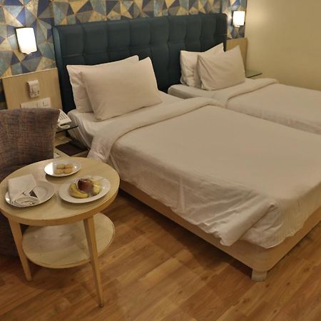 Sarovar Portico Naraina, Hotel New Delhi Exterior photo