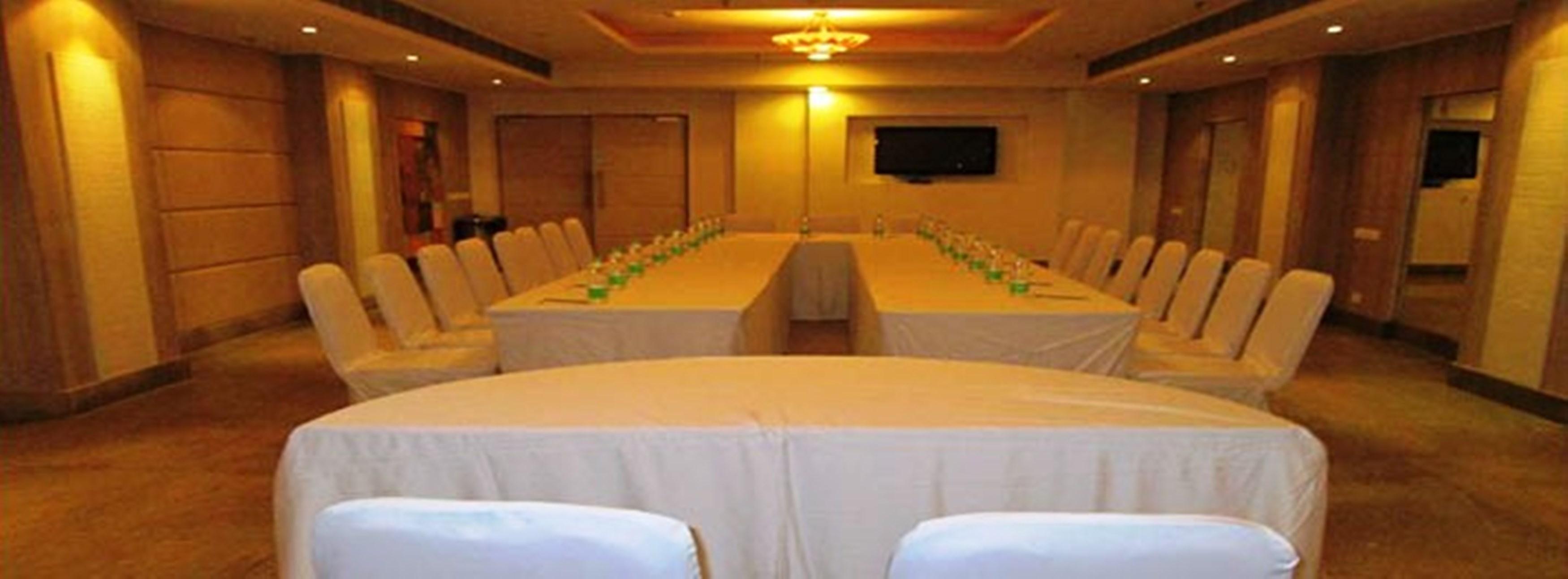 Sarovar Portico Naraina, Hotel New Delhi Exterior photo