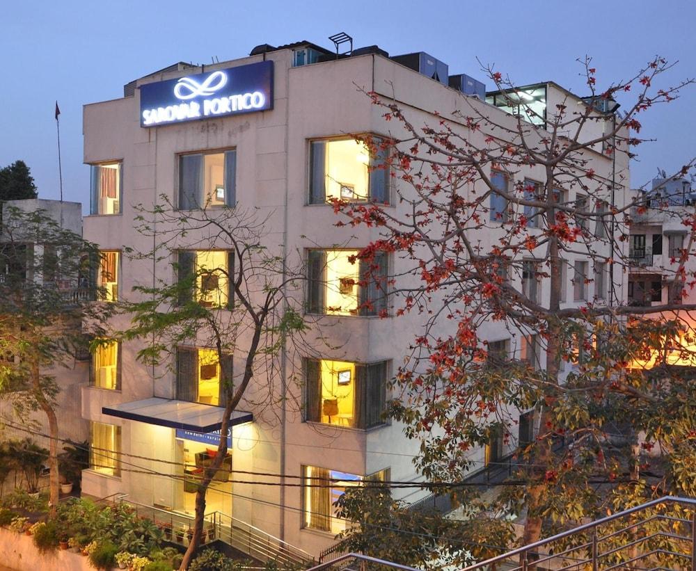 Sarovar Portico Naraina, Hotel New Delhi Exterior photo