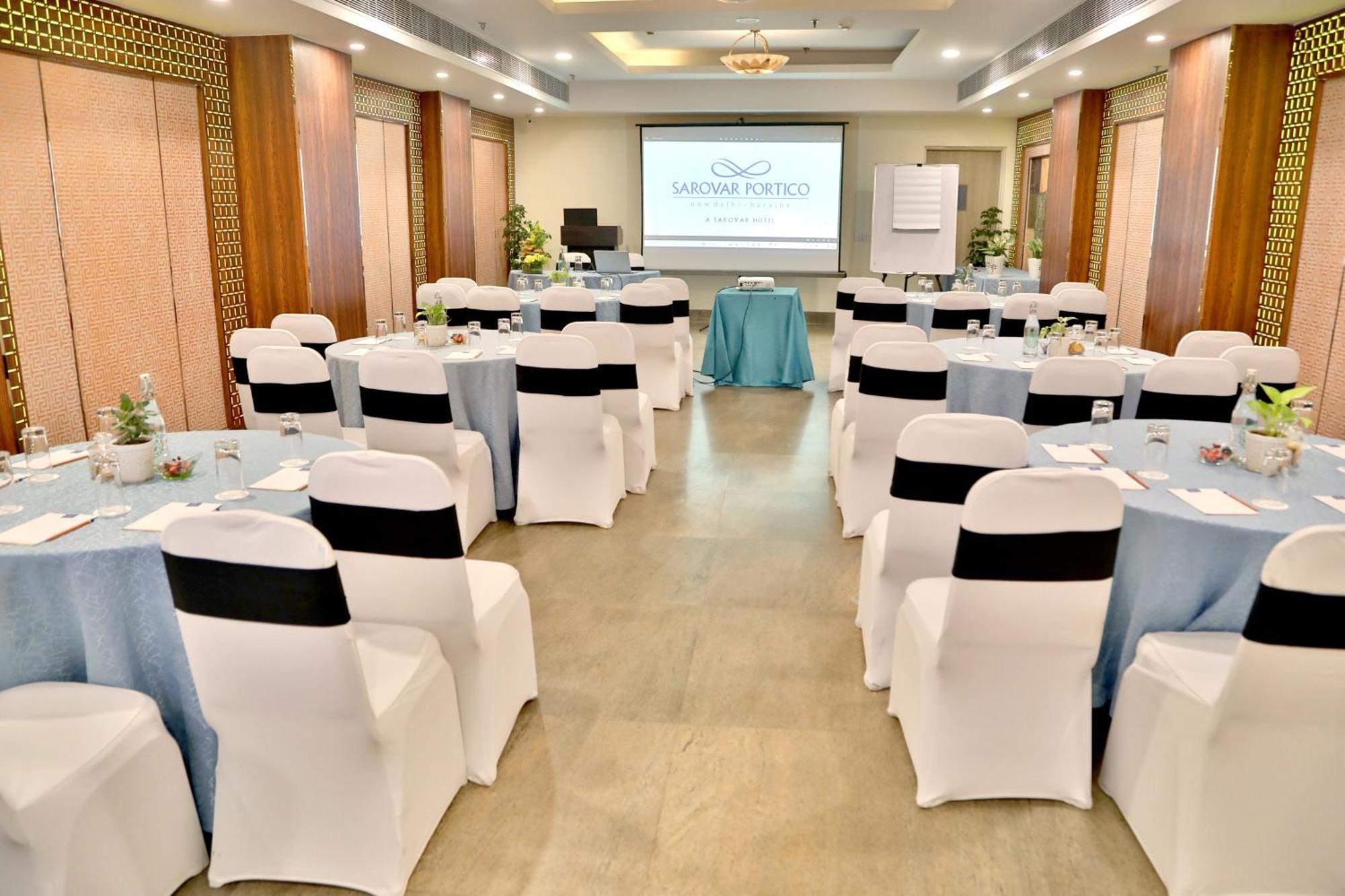 Sarovar Portico Naraina, Hotel New Delhi Exterior photo