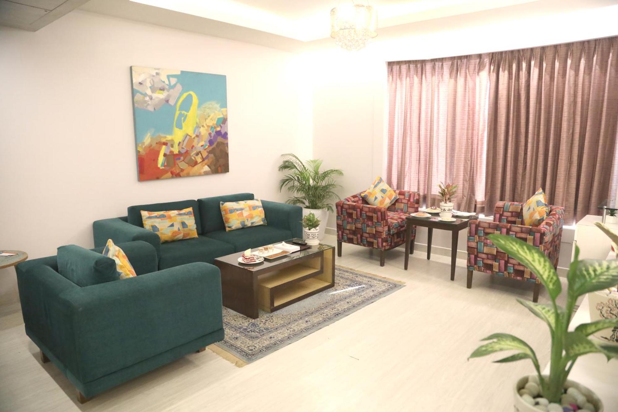 Sarovar Portico Naraina, Hotel New Delhi Exterior photo