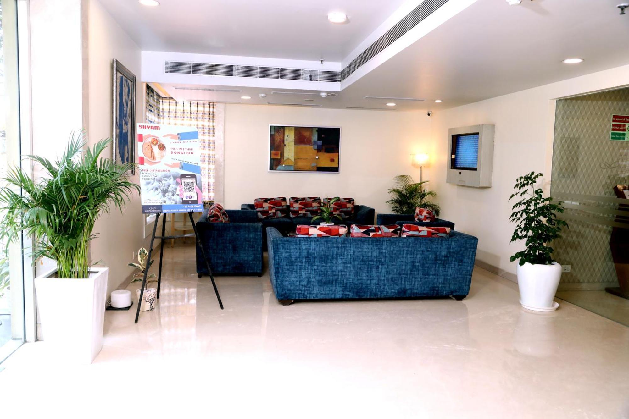 Sarovar Portico Naraina, Hotel New Delhi Exterior photo
