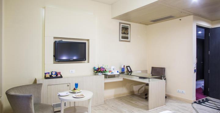 Sarovar Portico Naraina, Hotel New Delhi Exterior photo