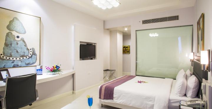Sarovar Portico Naraina, Hotel New Delhi Exterior photo